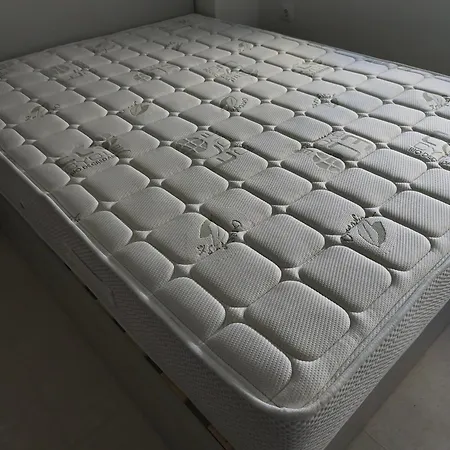 Anibo & γλαδστωνοσ Apartament